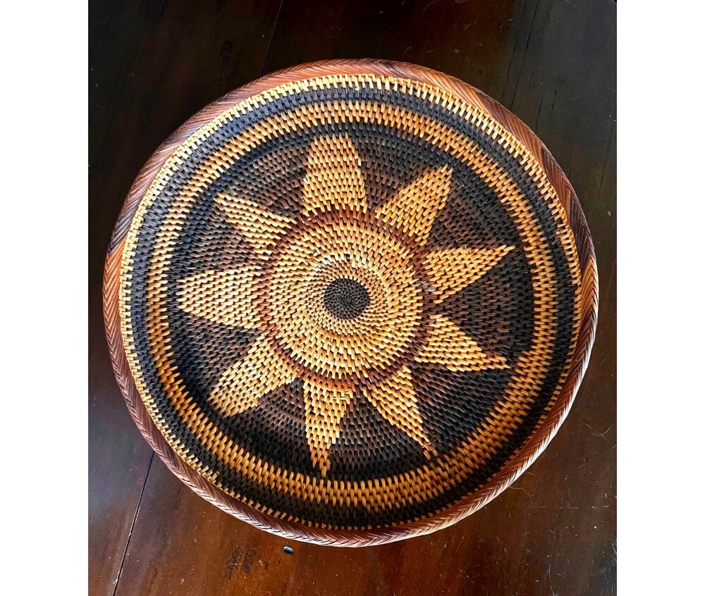 Vintage PNG Buka Woven Tray Basket - 16" x 2.5" Sunburst Pattern - Excellent